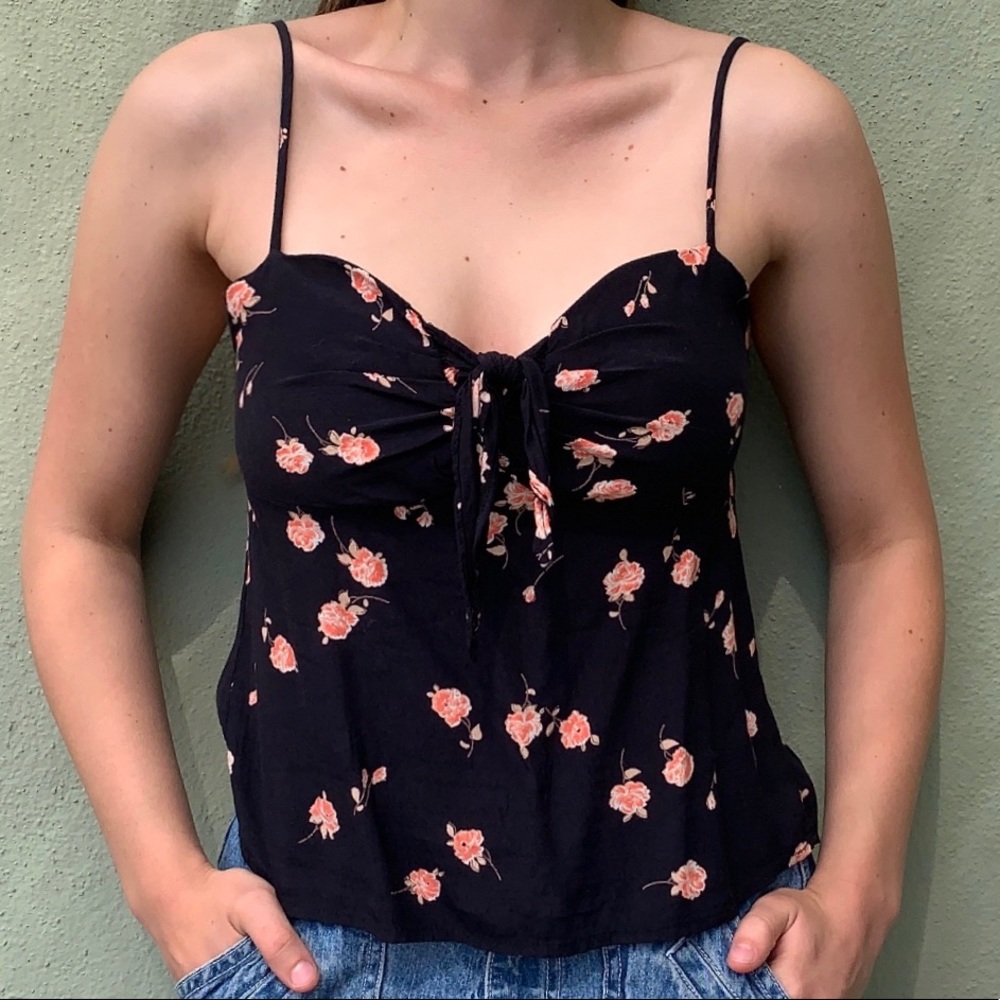 Brandy Melville Black Floral Tank Top 🌸